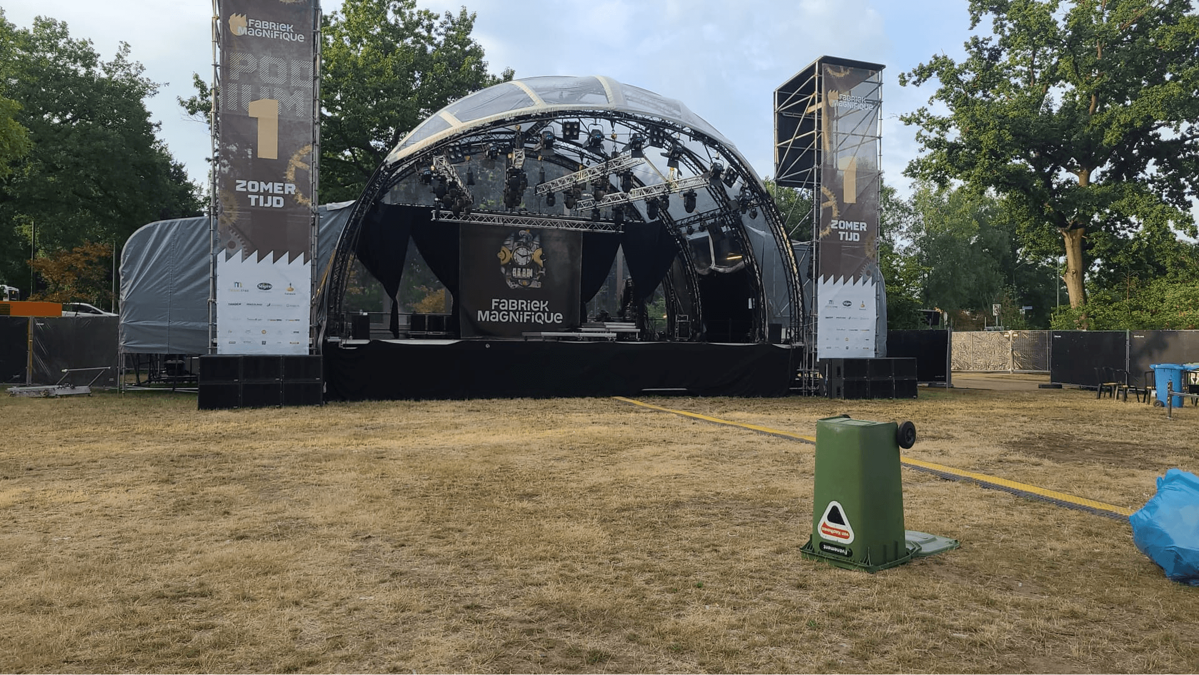 HERA 96 overdekt podium